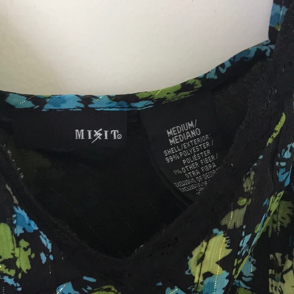 Women’s top black blue and green size Medium NWT - Picture 3 of 6